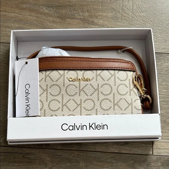 NWT Calvin Klein Cream and Tan Bag - Picture 2 of 10